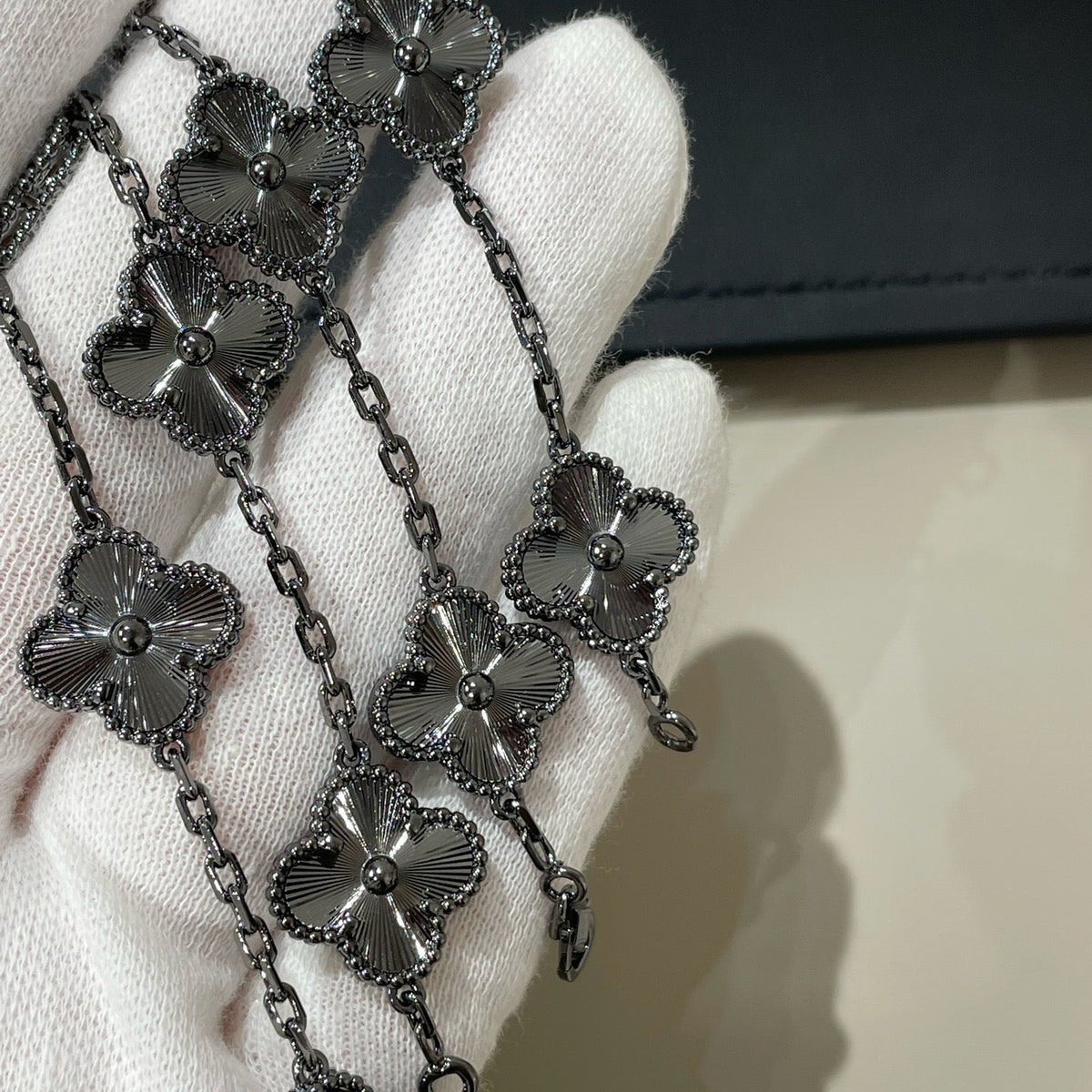 [Stellar Jewelry]CLOVER 5 MOTIF BLACK BRACELET