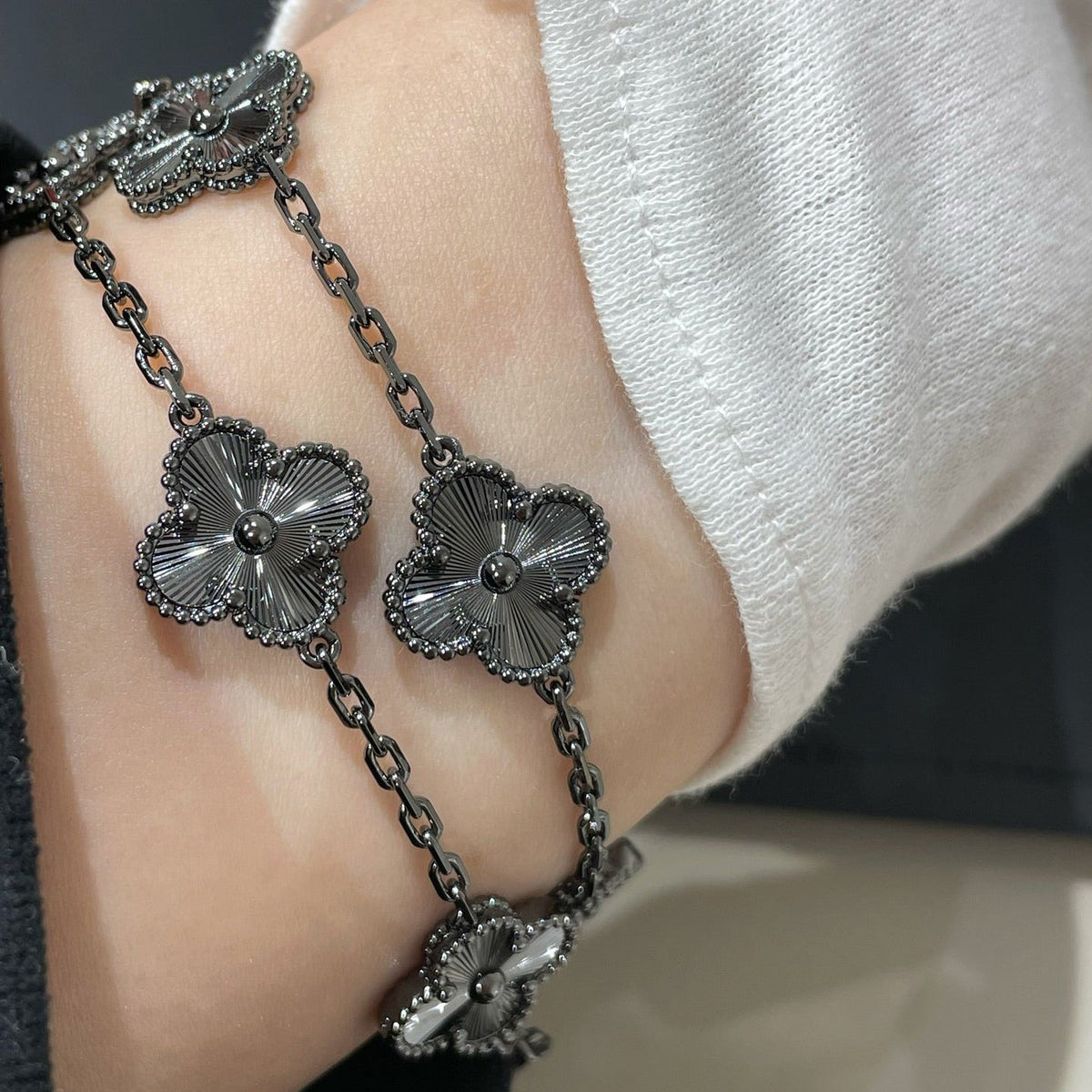 [Stellar Jewelry]CLOVER 5 MOTIF BLACK BRACELET