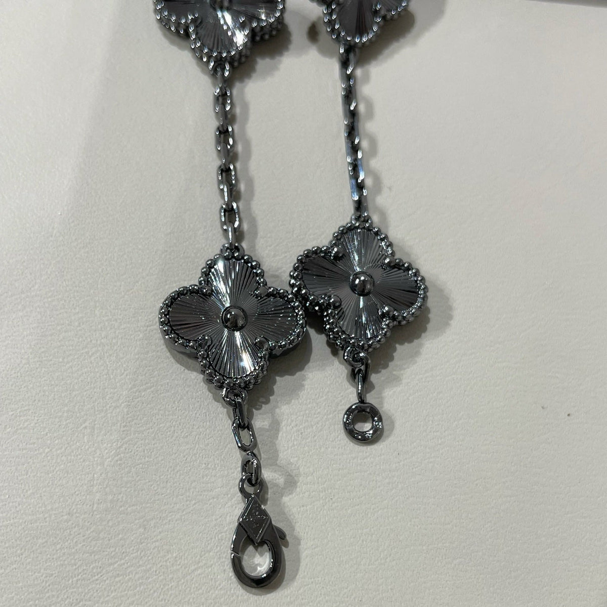 [Stellar Jewelry]CLOVER 5 MOTIF BLACK BRACELET