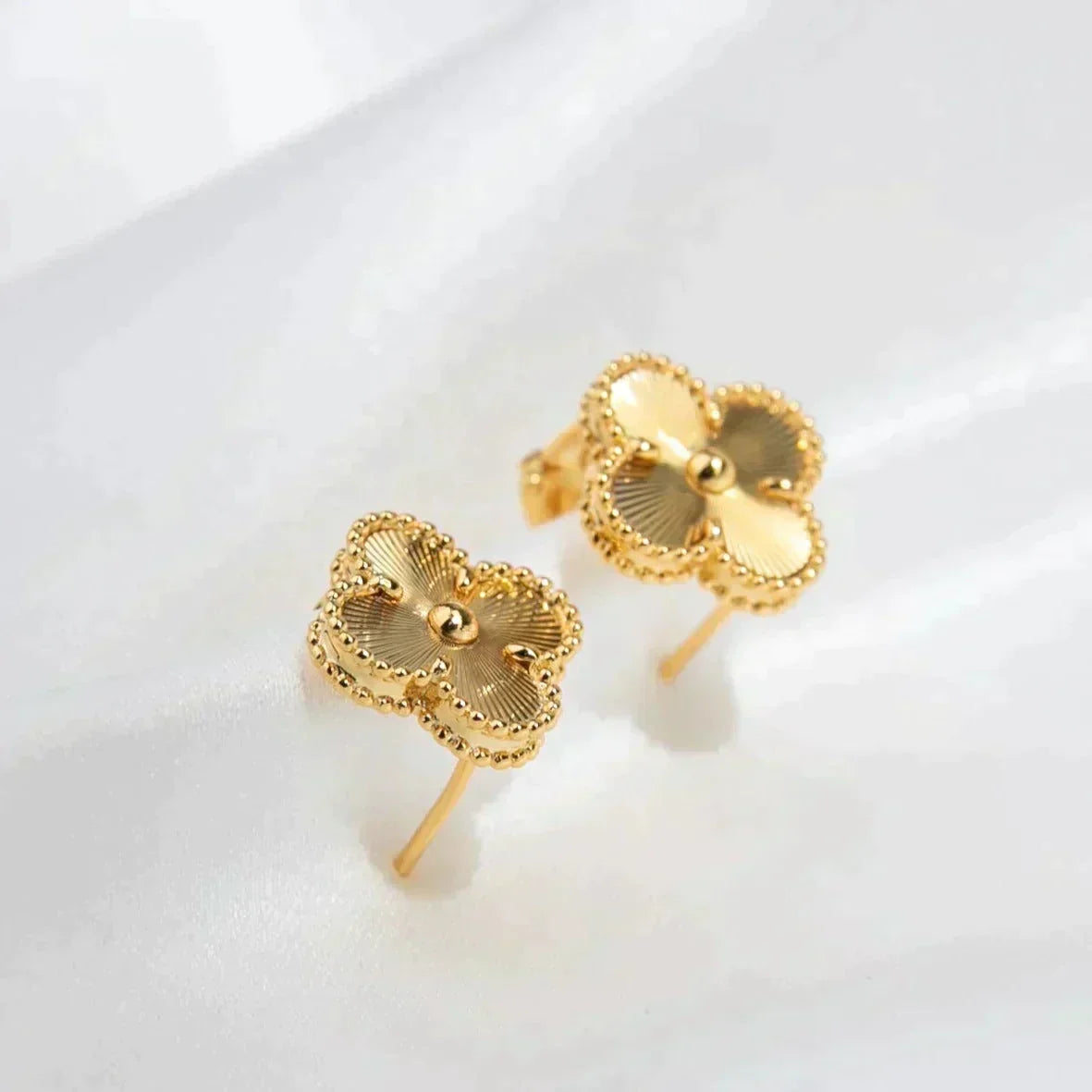 [Stellar Jewelry]CLOVER MEDIUM 1 MOTIFS LASER EARRINGS