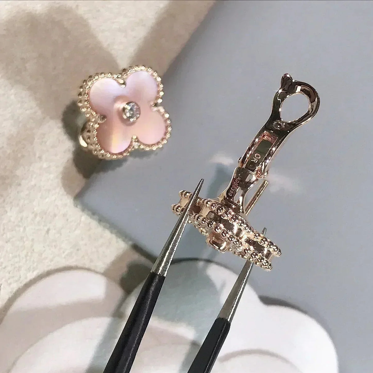 [Stellar Jewelry]CLOVER MEDIUM 1 MOTIFS  PINK MOP DIAMOND EARRINGS