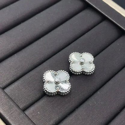 [Stellar Jewelry]CLOVER MINI 9.5MM LASER EARRINGS