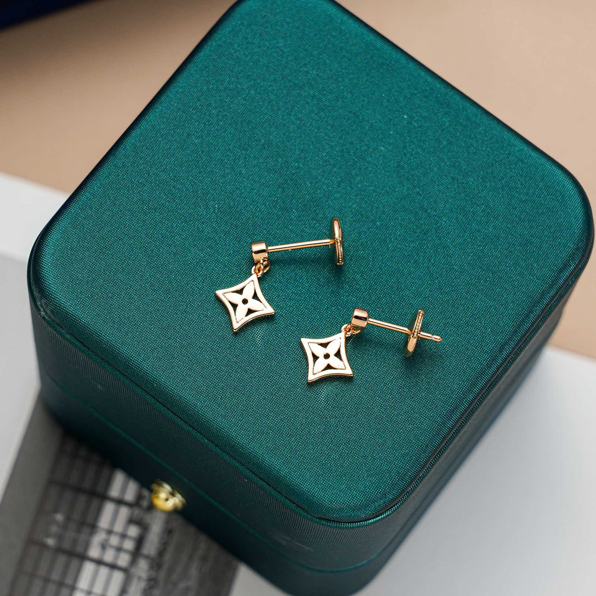 [Stellar Jewelry]STAR EARRINGS GOLD