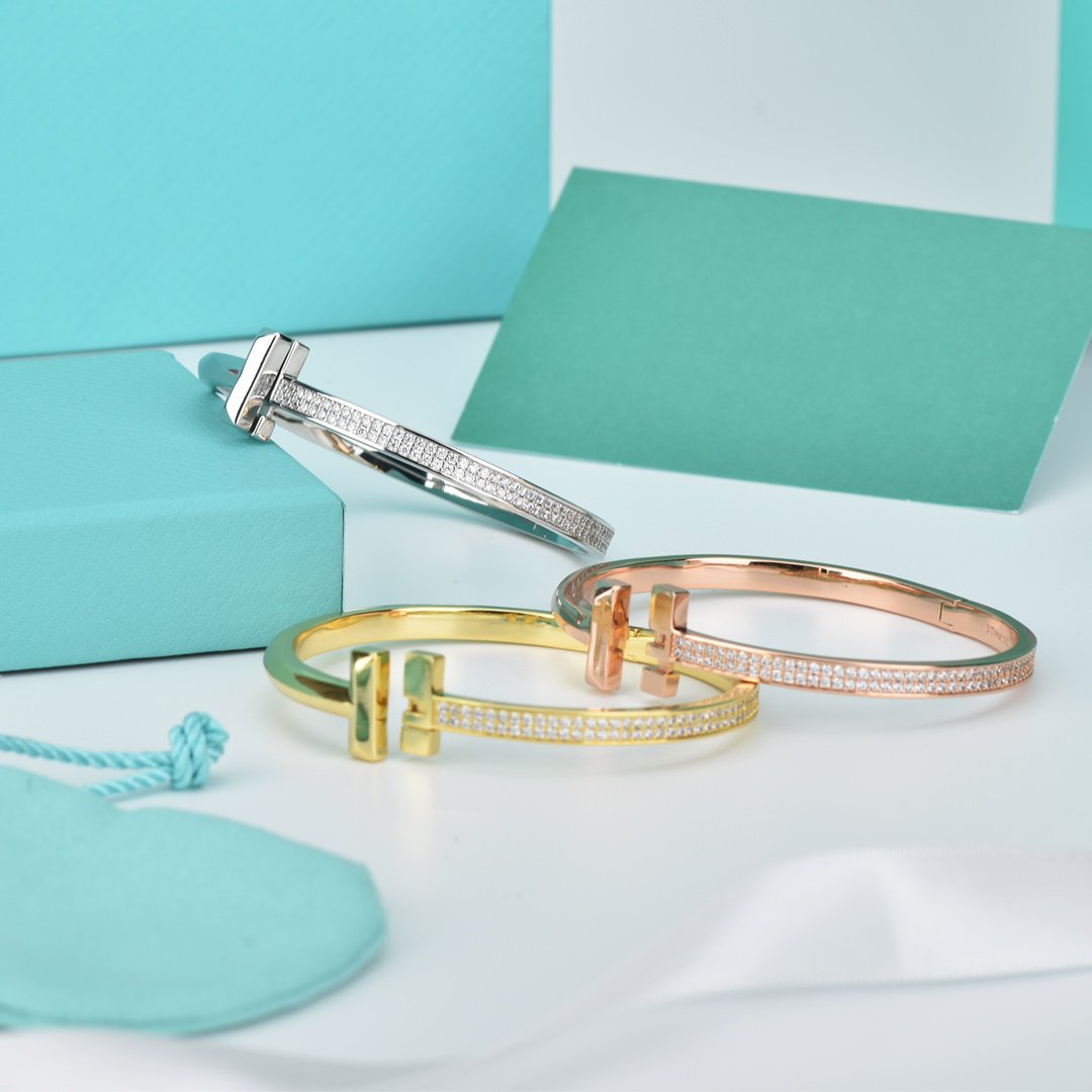 [Stellar jewels]WIDE DIAMONDS HINGED BANGLE