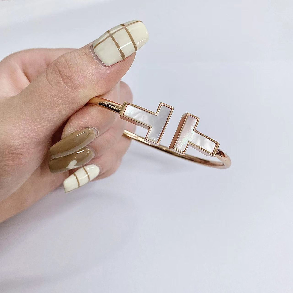 [Stellar jewels]T WIDE MOP OPEN BRACELET