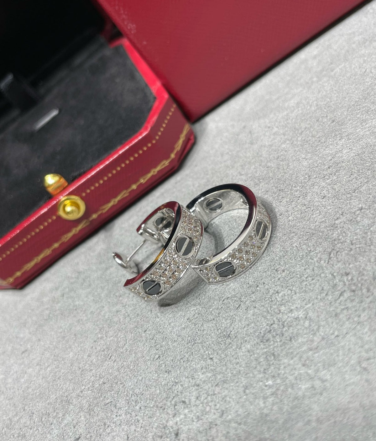 [Stellar Jewelry]LOVE CERAMIC DIAMOND PAVED SILVER EARRINGS