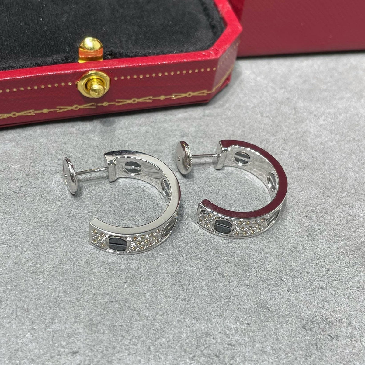 [Stellar Jewelry]LOVE CERAMIC DIAMOND PAVED SILVER EARRINGS