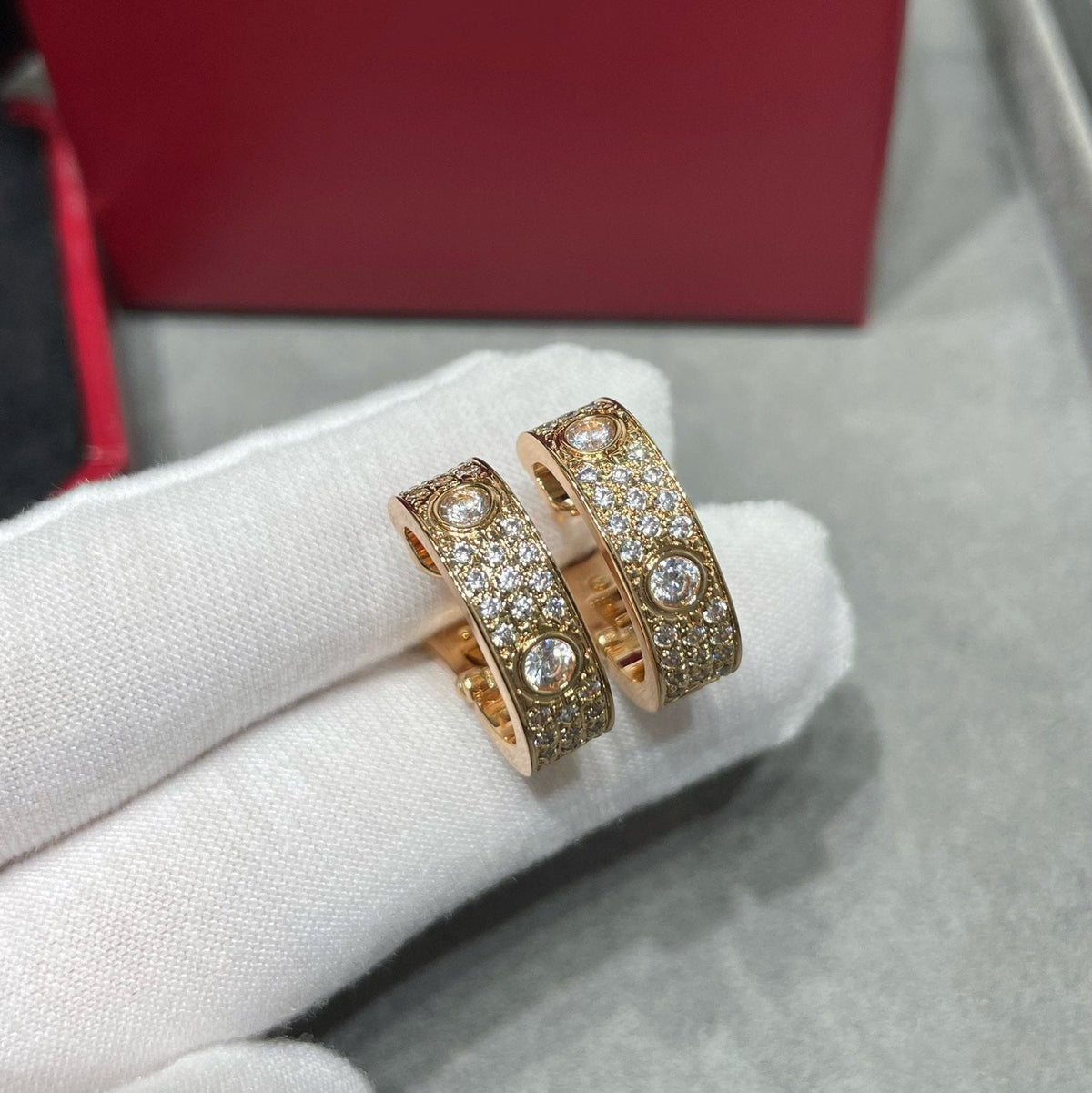 [Stellar Jewelry]LOVE 5.5MM DIAMOND PAVED EARRINGS