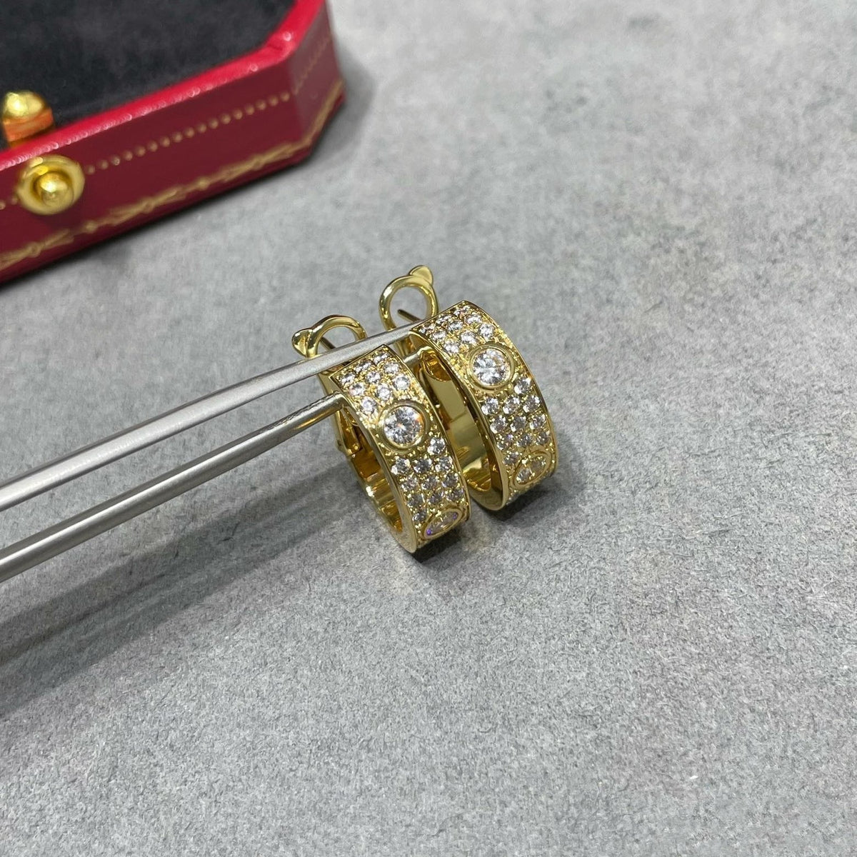 [Stellar Jewelry]LOVE 5.5MM DIAMOND PAVED EARRINGS
