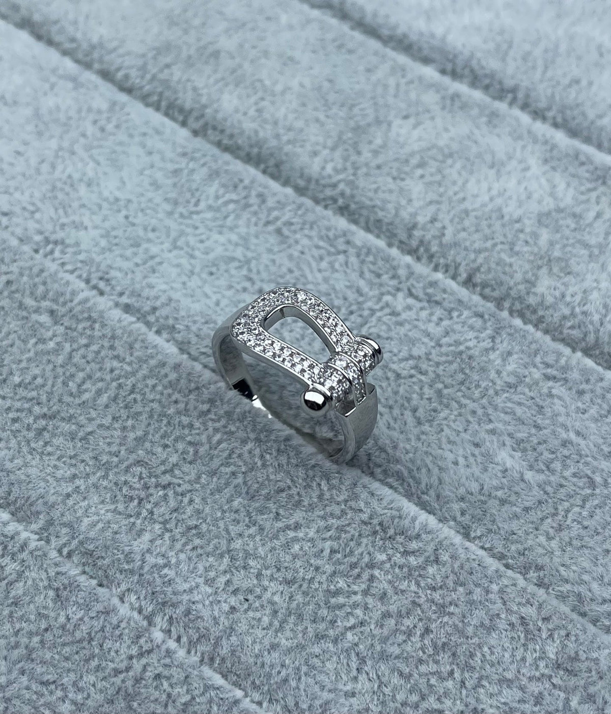 [Stellar Jewelry]Wide Hoof-Shaped Diamond-Studded Ring
