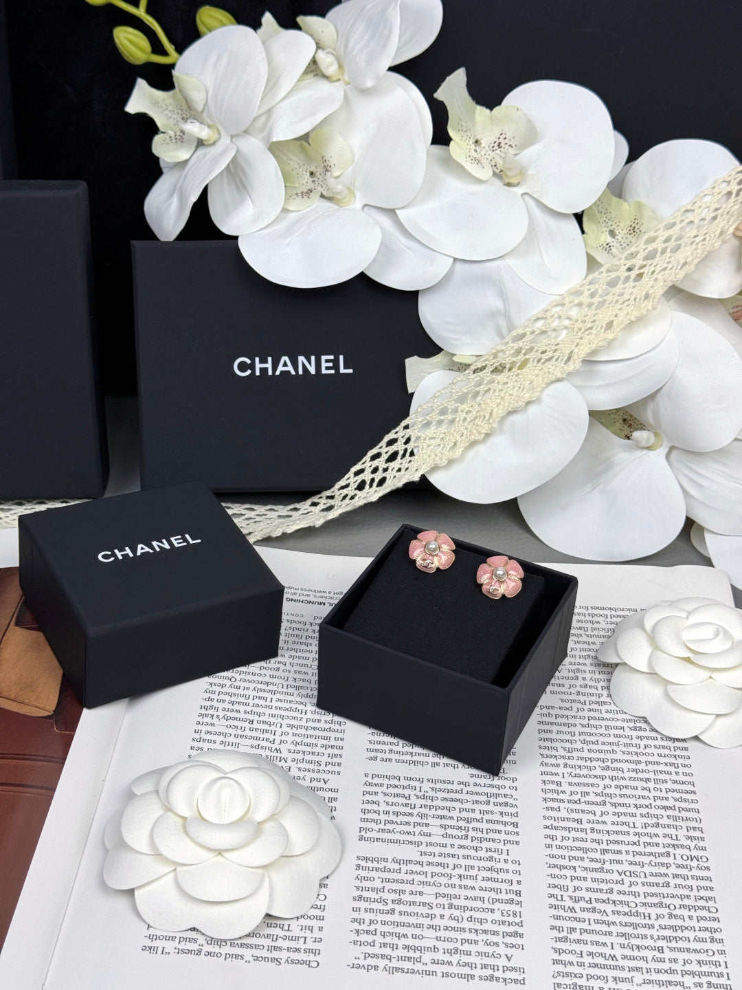 [Stellar Jewelry]26C Pink Camellia Pearl Enamel Stud Earrings