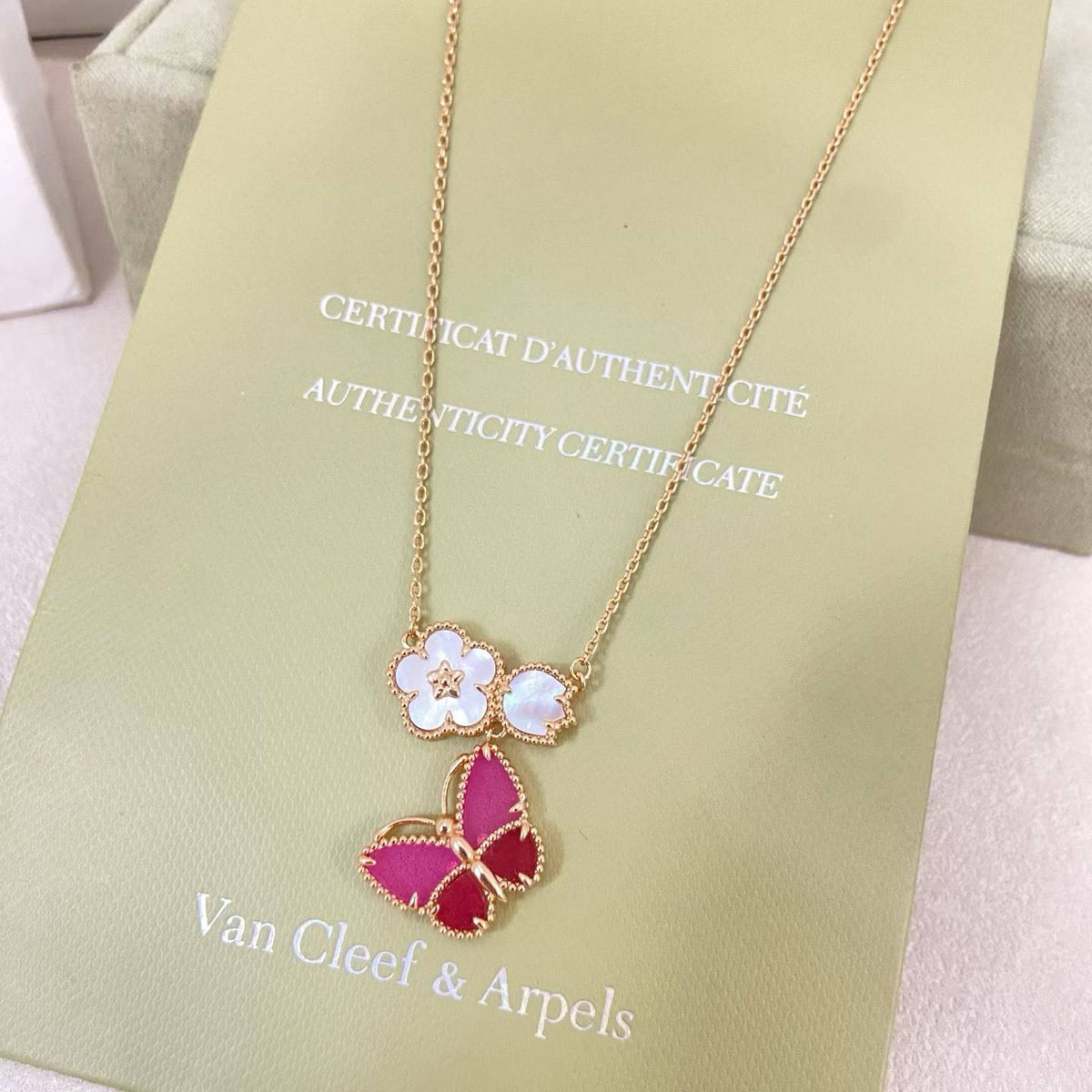 [Stellar Jewelry]ROSE QUARTZ THREE‑IN‑ONE BUTTERFLY NECKLACE