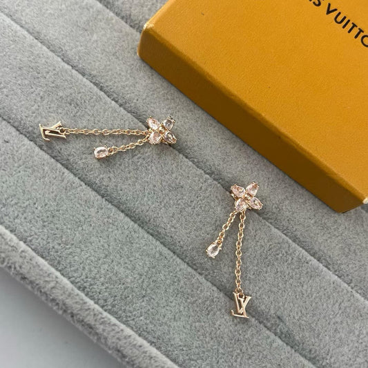 [Stellar Jewelry]PLUM DIAMOND LETTER EARRINGS