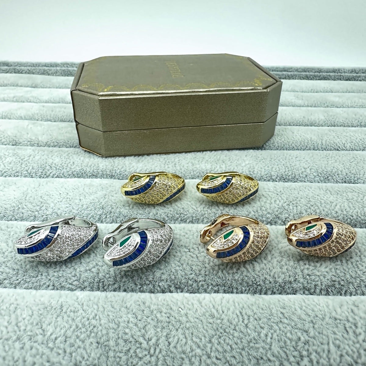 [Stellar Jewelry]FULL STONE TWO-TONE SNAKE EARRING STUDS