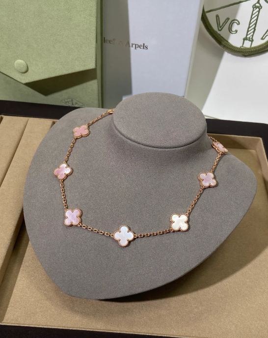 [Stellar Jewelry Jewellery] Pink Necklace with Ten Clover Designs