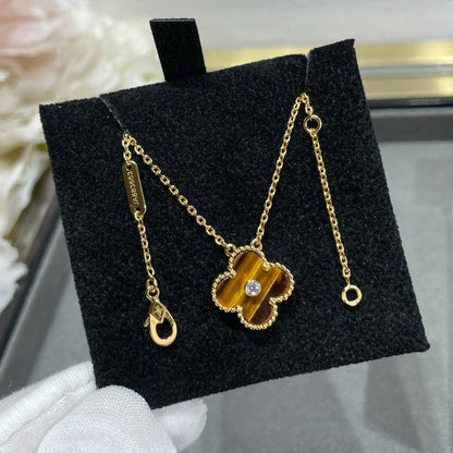 [Stellar Jewelry]CLOVER 15MM DIAMOND AND YELLOW TIGER'S EYE AGATE necklace