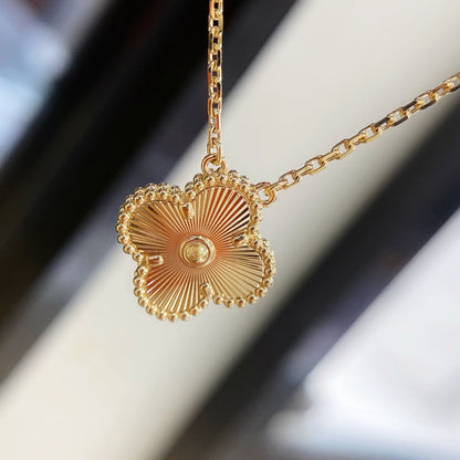 [Stellar Jewelry]CLOVER 15MM LASER NECKLACE