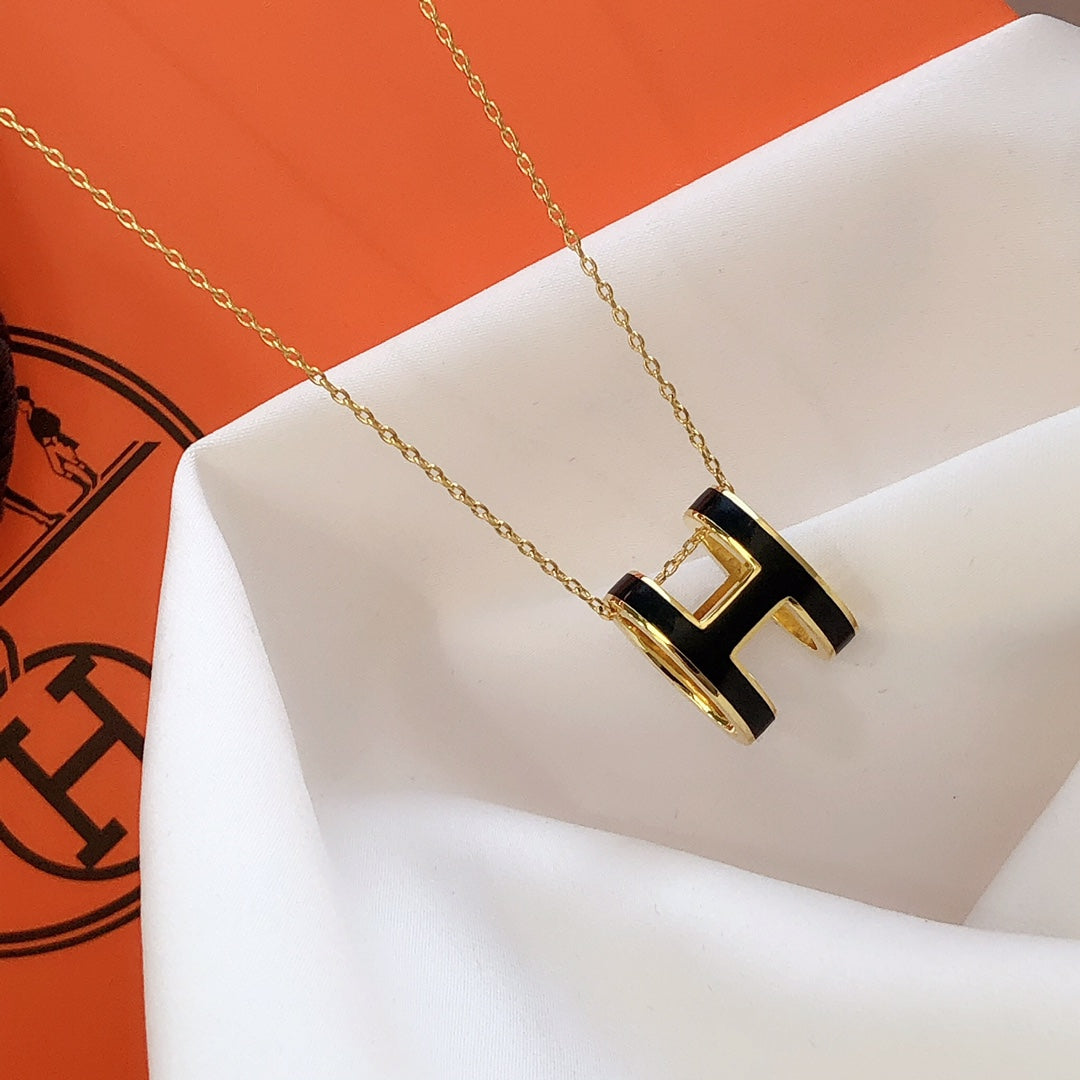 [Stellar Jewelry]HM CLIC BLACK ENAMEL GOLD NECKLACE