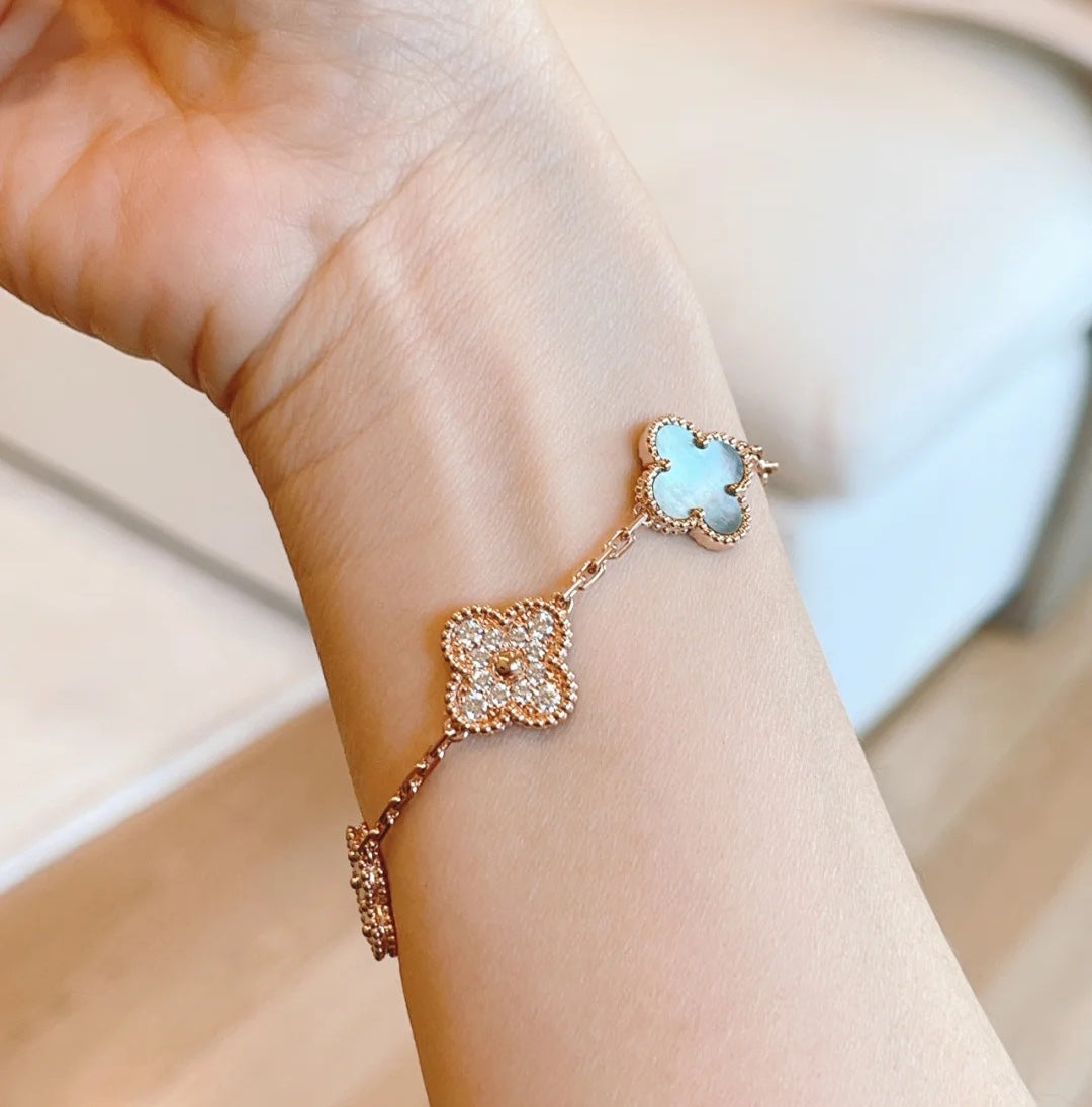 [Stellar Jewelry] CLOVER 5 MOTIF GRAY MOP BRACELET COLLECTION